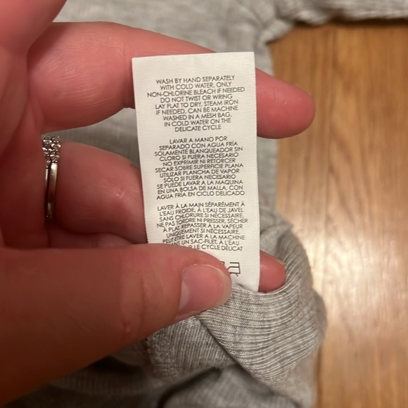 Cabi gray Long Sleeve Tee Top Sleeve Vneck size‎ small - Picture 10 of 13